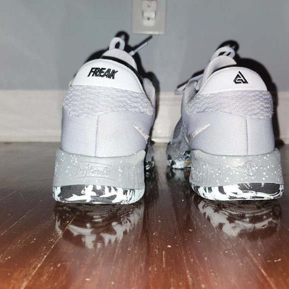 NIKE ZOOM FREAK IV INDOOR BASKETBALL USE ONLY SON OUTGREW SIZE 8 - Picture 3 of 8